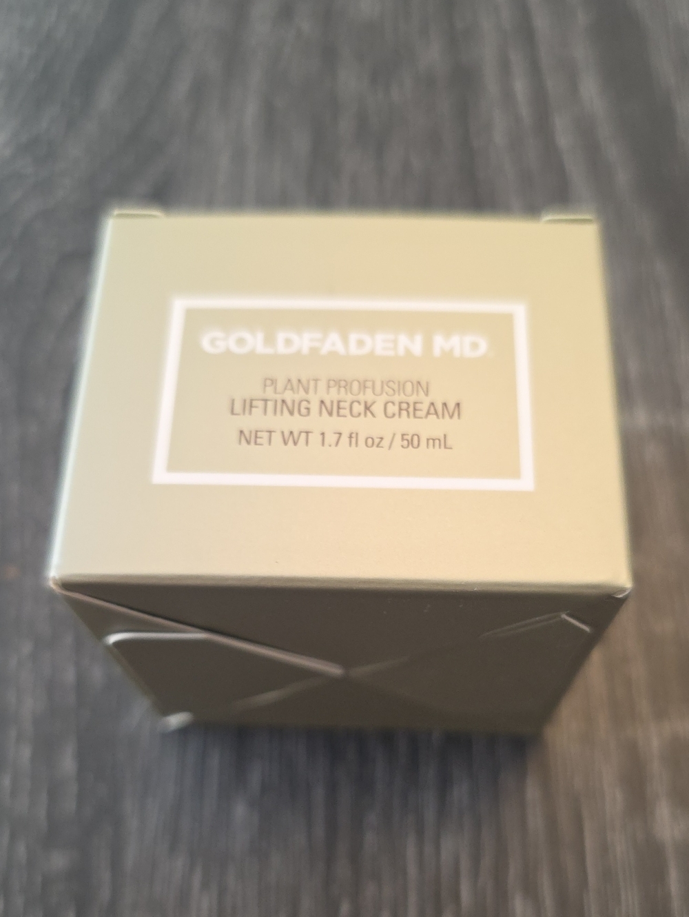 Plant Profusion Lifting Neck Cream - Sage Green